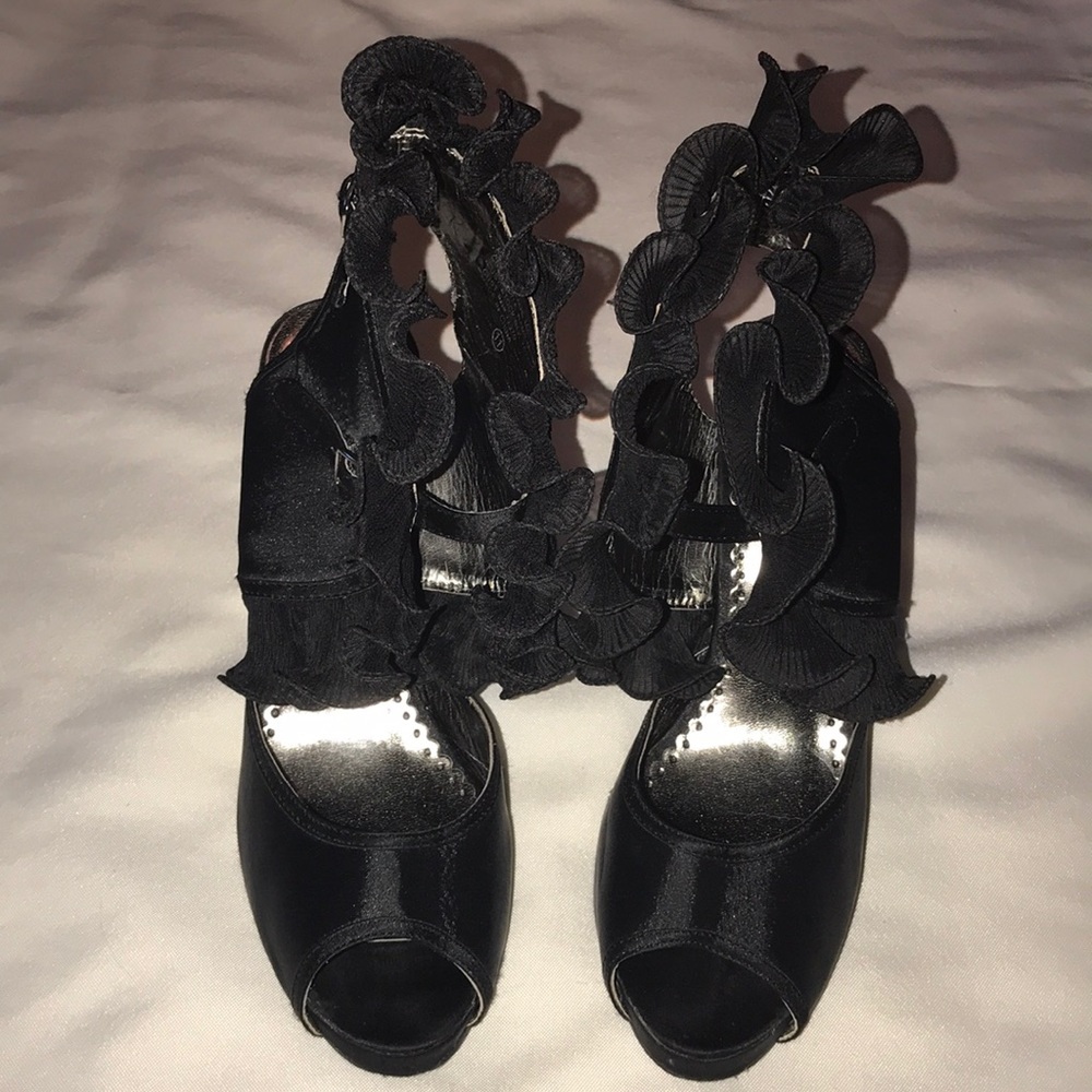 Chiffon Ruffle Peep-toe Sandal w/hidden platform